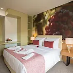 Douro Castelo Signature &